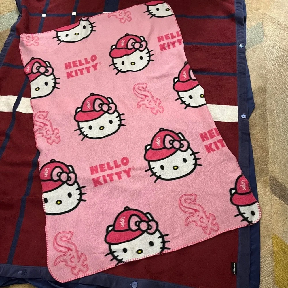 MLB Chicago White Sox Hello Kitty Hugger Fleece Throw Blanket